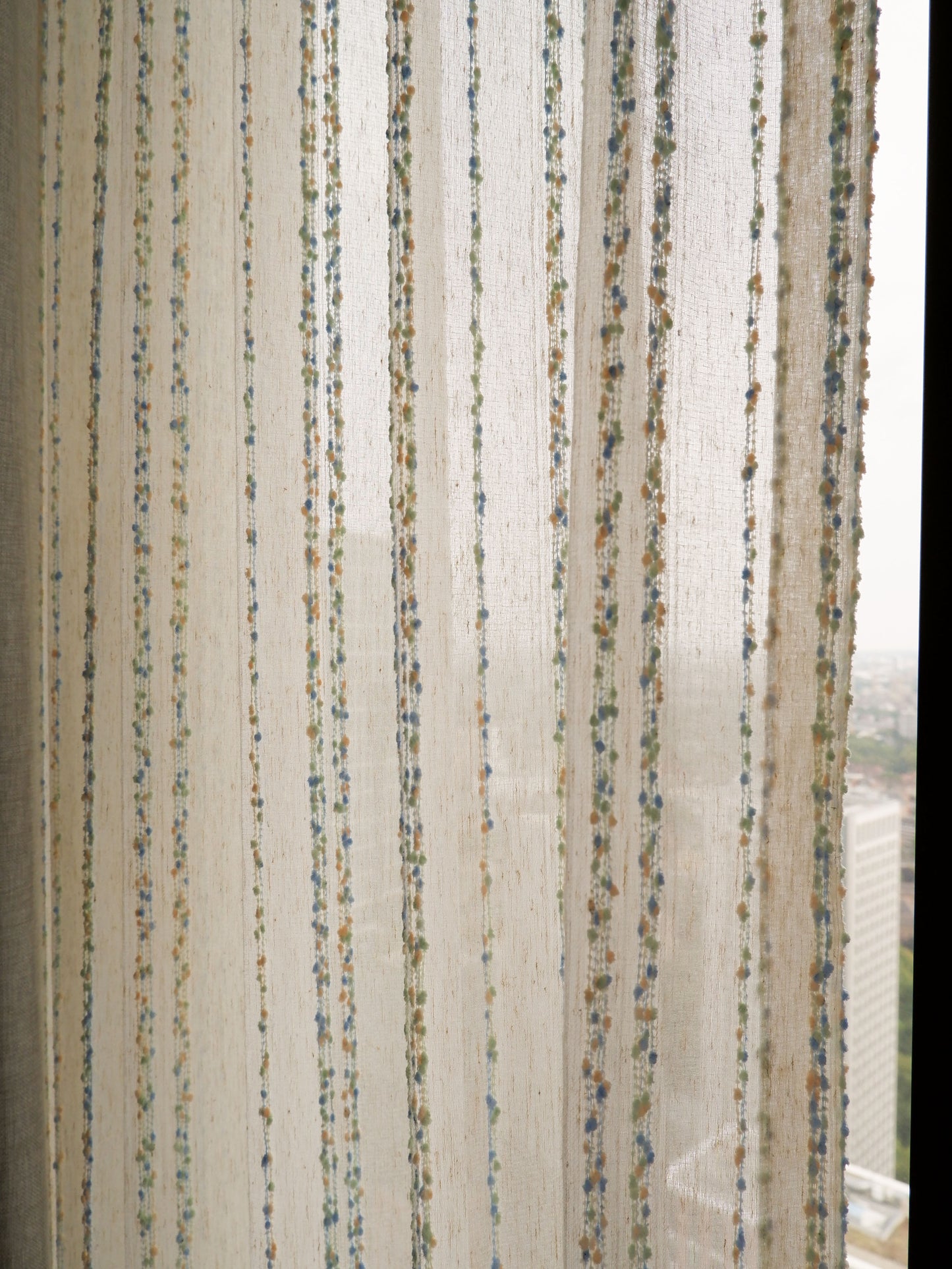 Dottrail Pure White – Textured Sheer Curtain with Soft Tufts